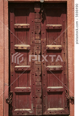 Door 5698490