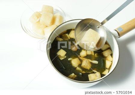 Enoki ice and miso soup 5701034