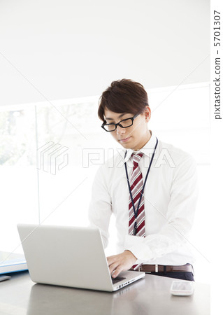 Businessman         5701307