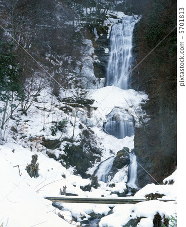 Karasawa waterfall in winter 5701813