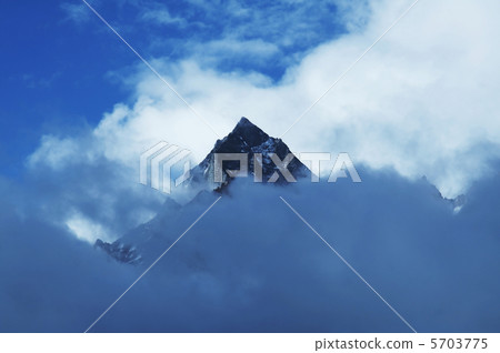 Mountain peak 5703775