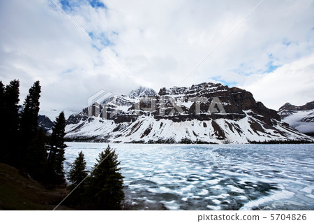 Canadian mountains 5704826