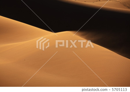 Desert 5705113