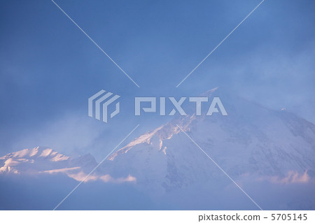 Mountains on sunset 5705145