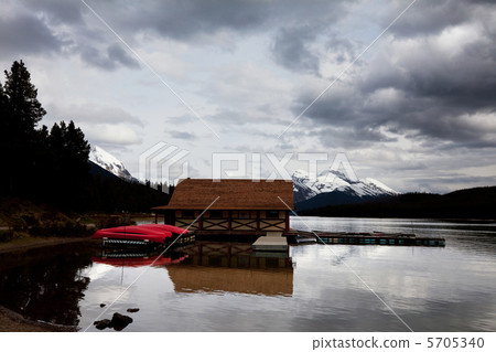 Canadian lake Canadian lake 5705340