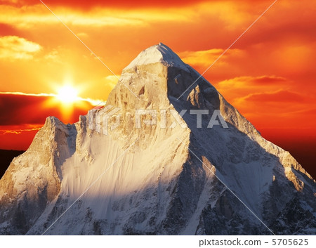 Sunset in Himalayan mountain Sunset in Himalayan mountain 5705625