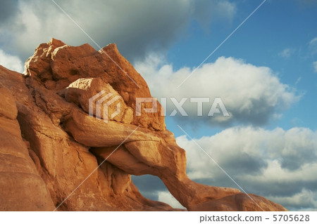 Rock and clouds Rock and clouds 5705628