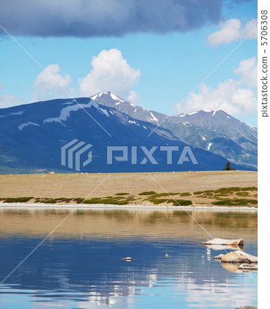 Lake 5706308