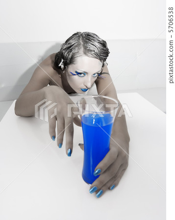Ice maiden 5706538