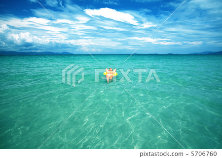 Woman and ocean 5706760