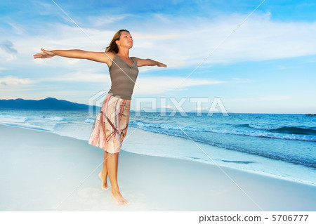 Enjoy sea breeze 5706777
