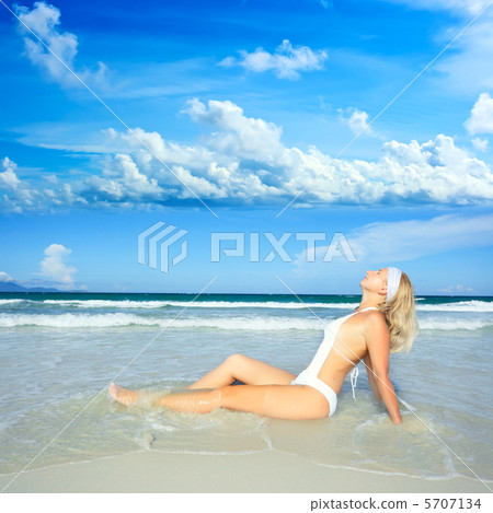 Beach bikini 5707134