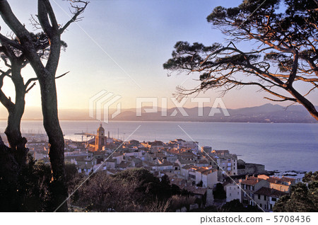 Frances Saint Tropez 5708436