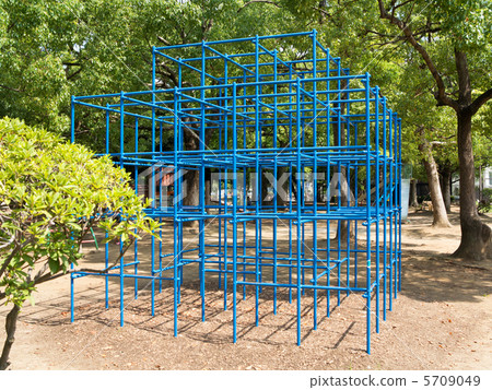 公園裡的叢林健身房 公園裡的叢林健身房 5709049