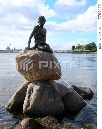 Mermaid statue Mermaid statue 5709423