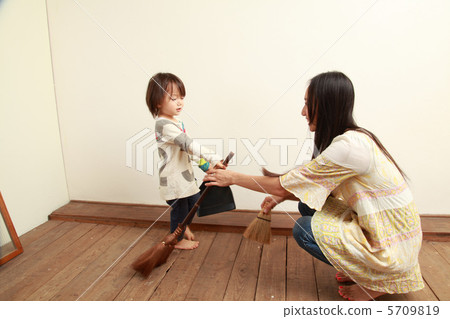 Cleaning with parent and child Cleaning with parent and child 5709819