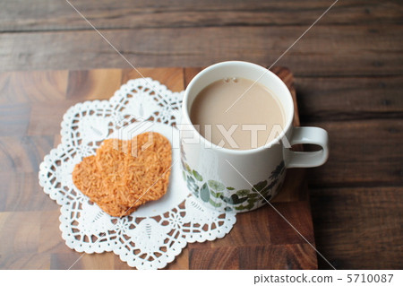 一杯奶茶和椰子餅乾 5710087