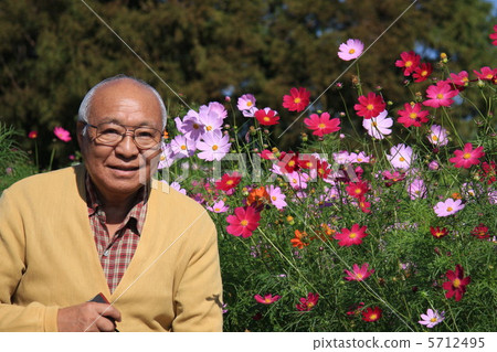 Cosmos and grandpa 5712495