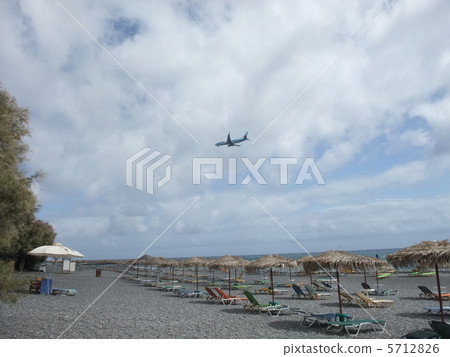 Kamari · Beach Greece with Santorini Island airplane 5712826