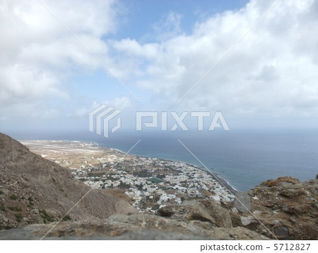 從聖托里尼的最高峰落磯山脈的古老錫拉希臘視圖 5712827