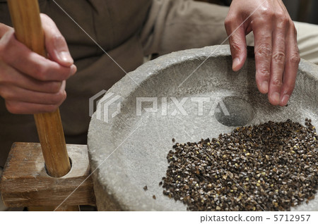 Stone soba noodles 5712957