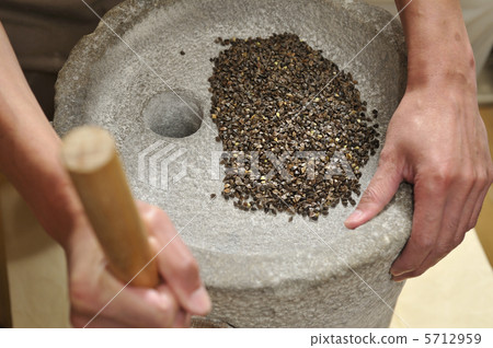 Stone mill 5712959