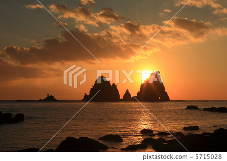 Minamiizu和岩層的日出 5715028
