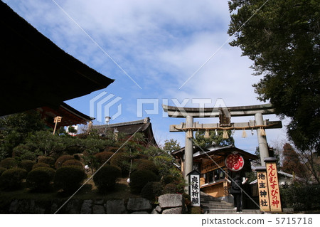 Landlord shrine 5715718