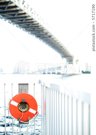 橋和浮環 5717190