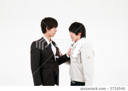 Two young conflicting people 5718548