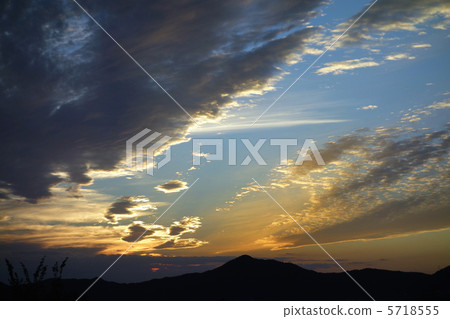 A sunset A sunset 5718555