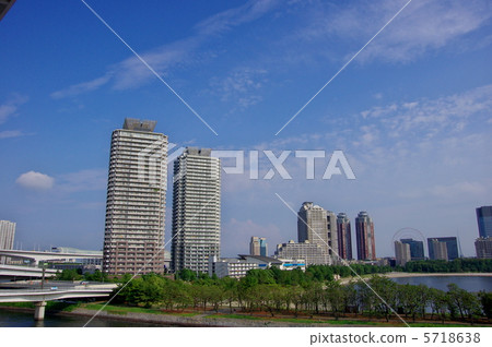 藍天和豪宅 藍天和豪宅 5718638