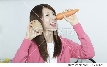 Women · Kitchen 5718699