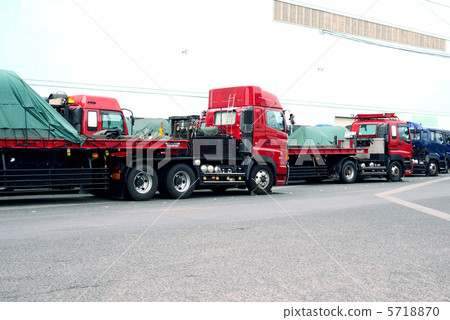 Trailer Trailer 5718870