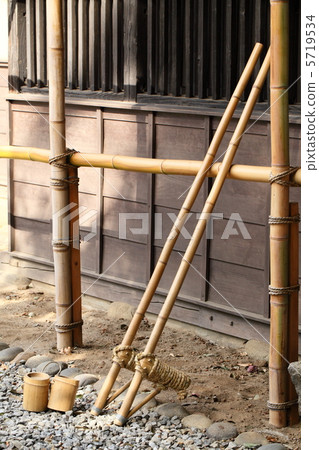 Stilt and bamboo puffy Stilt and bamboo puffy 5719534