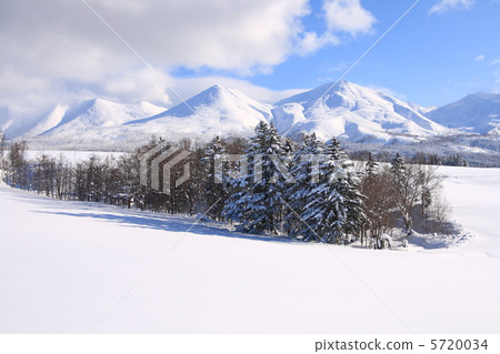 Midwinter Tokachi dake mountains 5720034