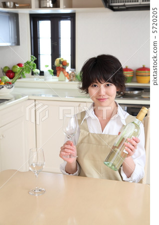一個女人用酒 一個女人用酒 5720205