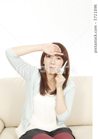 A woman with influenza 5721896
