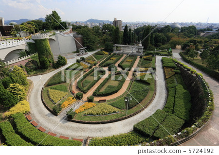 Well-formed garden 5724192