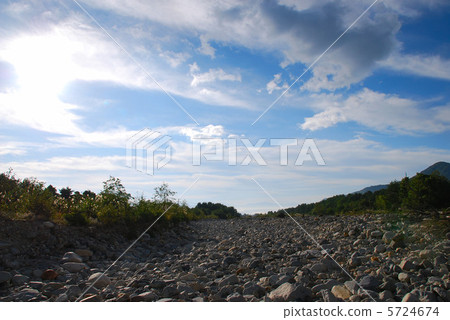 乾涸的河流 5724674