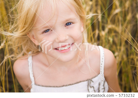 Cute girl 5733232