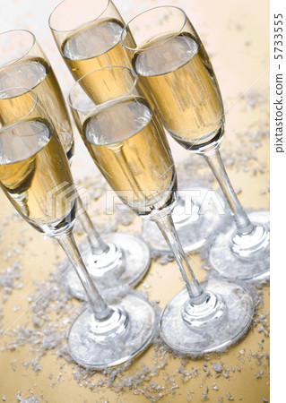 Bubbly champagne Bubbly champagne 5733555