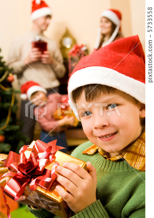 Child with gift 5733558