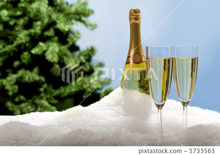 Champagne flutes in snow Champagne flutes in snow 5733563