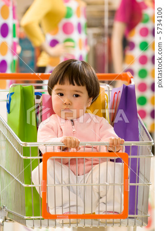 Serious look 5734100