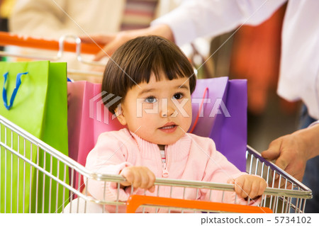 Sweet infant 5734102