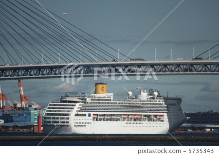 Costa Victoria穿過海灣大橋 Costa Victoria穿過海灣大橋 5735343