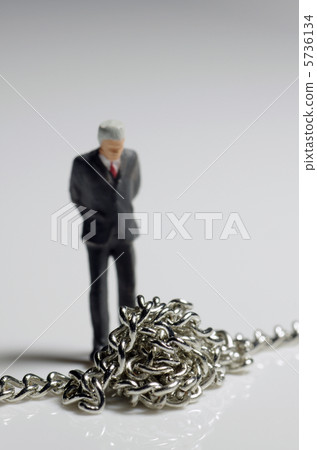 從鏈條中解開的人 5736134