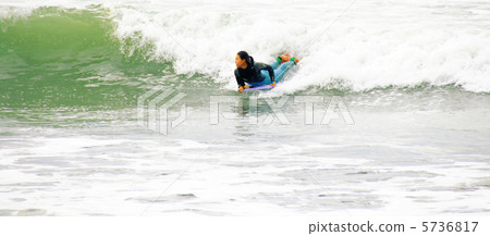 Early morning Syonan surfing Early morning Syonan surfing 5736817