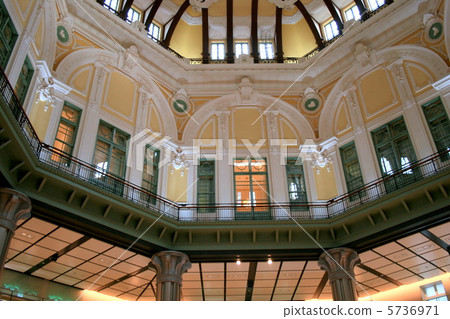 參觀歷史建築修復的東京站丸之內車站大樓 5736971